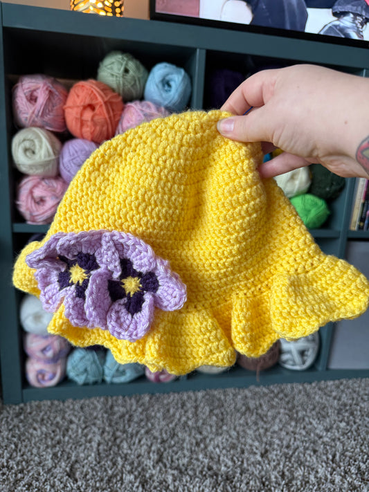 Violets bucket hat
